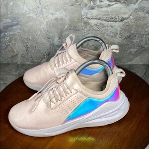 Clove Classic Limited Edition 2021 Women’s Size 7.5 Holographic Leather Shoes